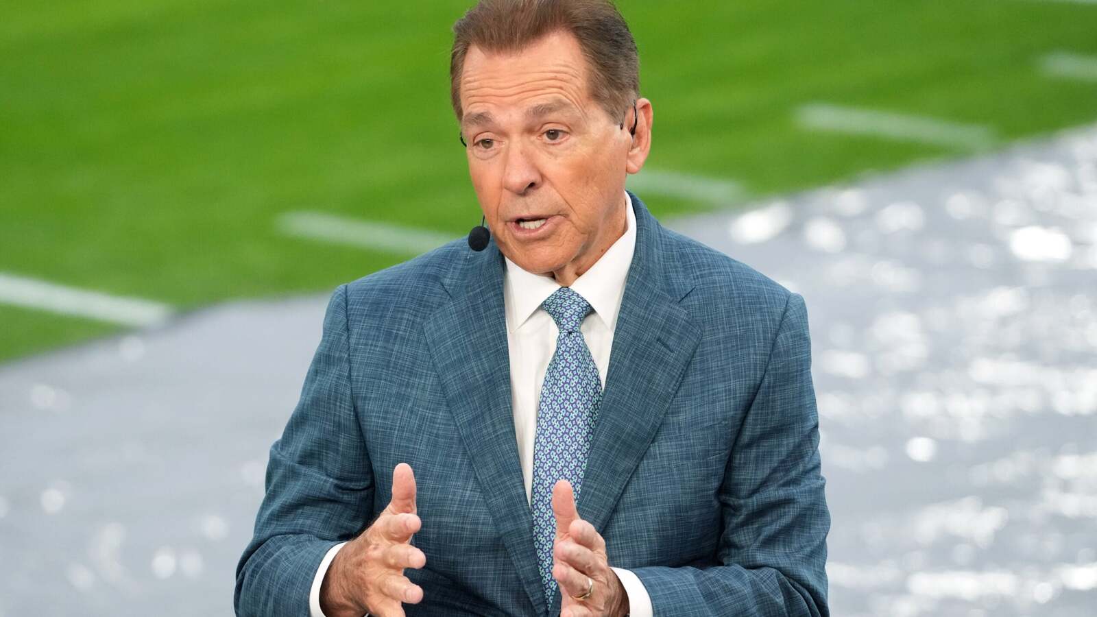 https://www.yardbarker.com/media/8/4/842038e8429feab7c21e277d7cfff2429047bfef/thumb_16x9/2026-01-02T073902Z_4479660_MT1USATODAY27918046_RTRMADP_3_NCAA-FOOTBALL-ROSE-BOWL-ALABAMA-AT-INDIANA-scaled.jpg