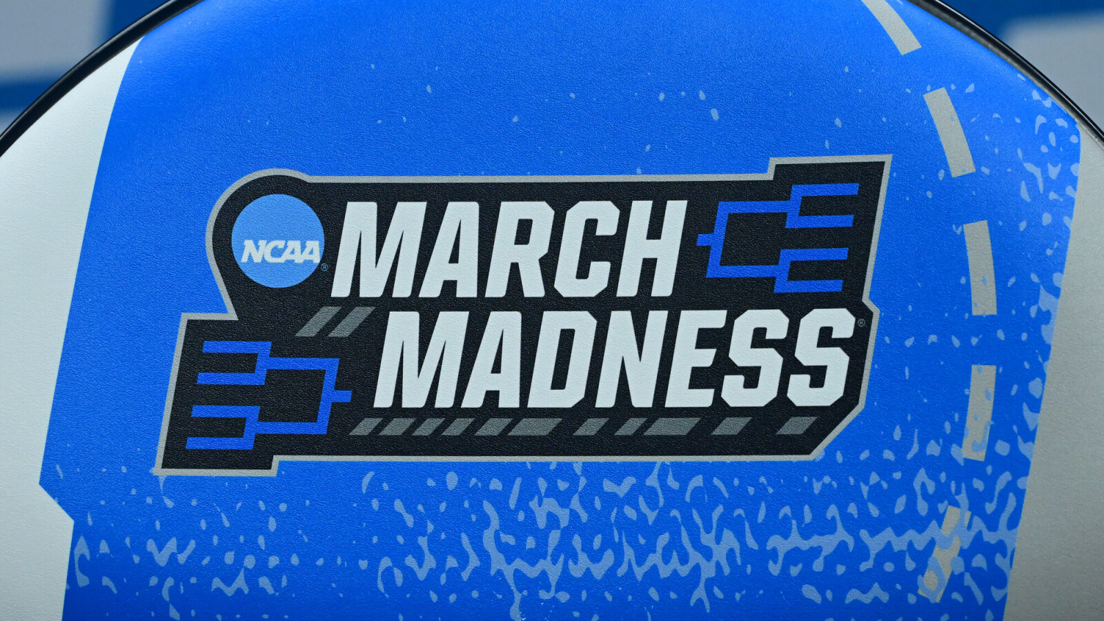 https://www.yardbarker.com/media/8/4/8427756ff67f45c79e37ef0103a90c20364012ca/thumb_16x9/march-madness-expand-season-heres-never-should.jpg?v=1