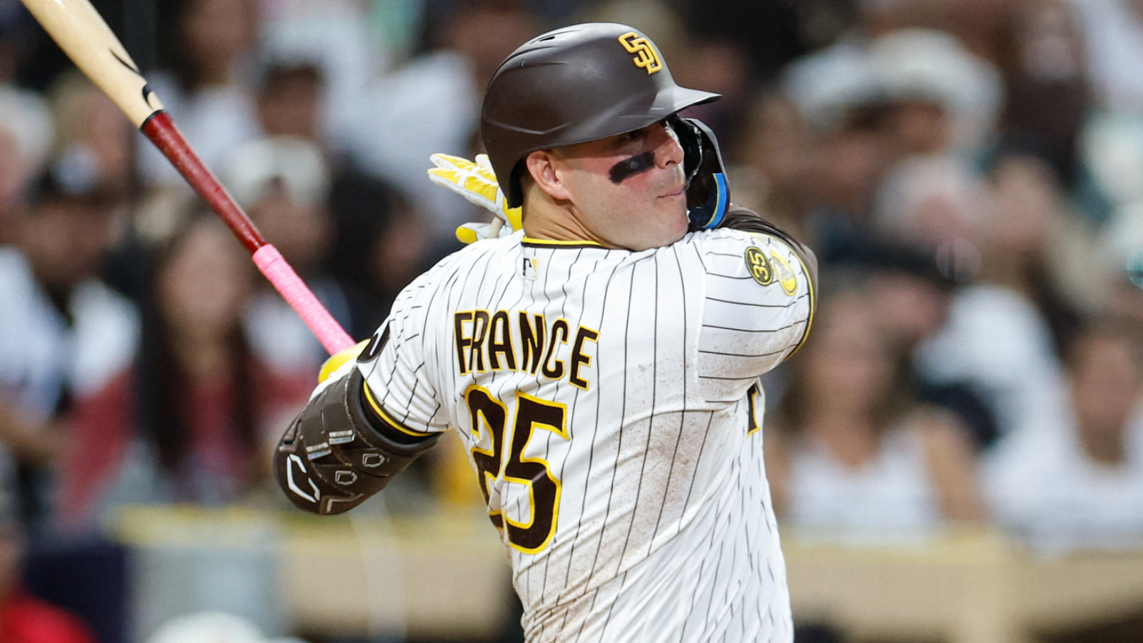 https://www.yardbarker.com/media/8/4/844c1bf63f847348c83341ee423b5e356cf0944f/thumb_16x9/stadium-roof-ends-mvp-brewers-win-over-padres.jpg?v=1