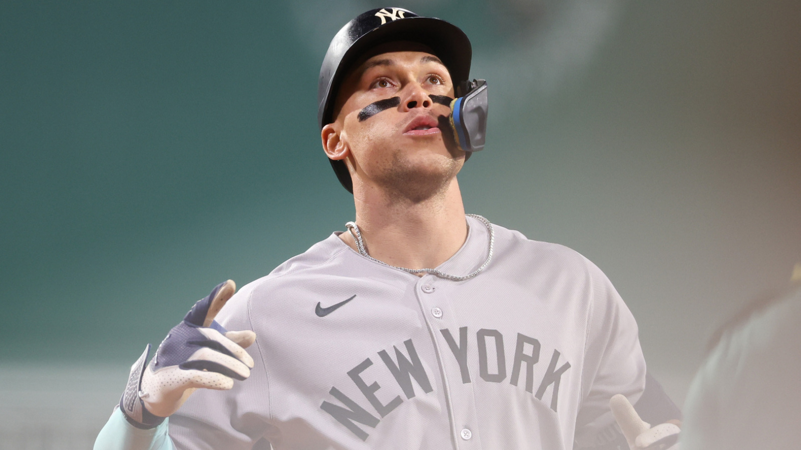 https://www.yardbarker.com/media/8/4/8461e9853948ba6a90428b7b634e8ea967b60921/thumb_16x9/aaron-judge-passes-joe-dimaggio-on-yankees-hr.jpg?v=1