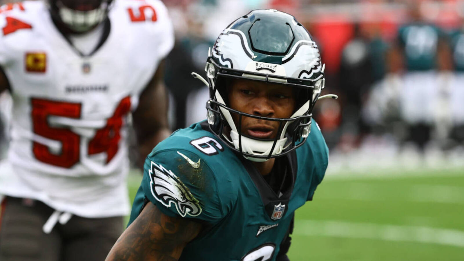 DeVonta Smith has funny reaction to 76ers' jumbotron mistake - Vimarsana News