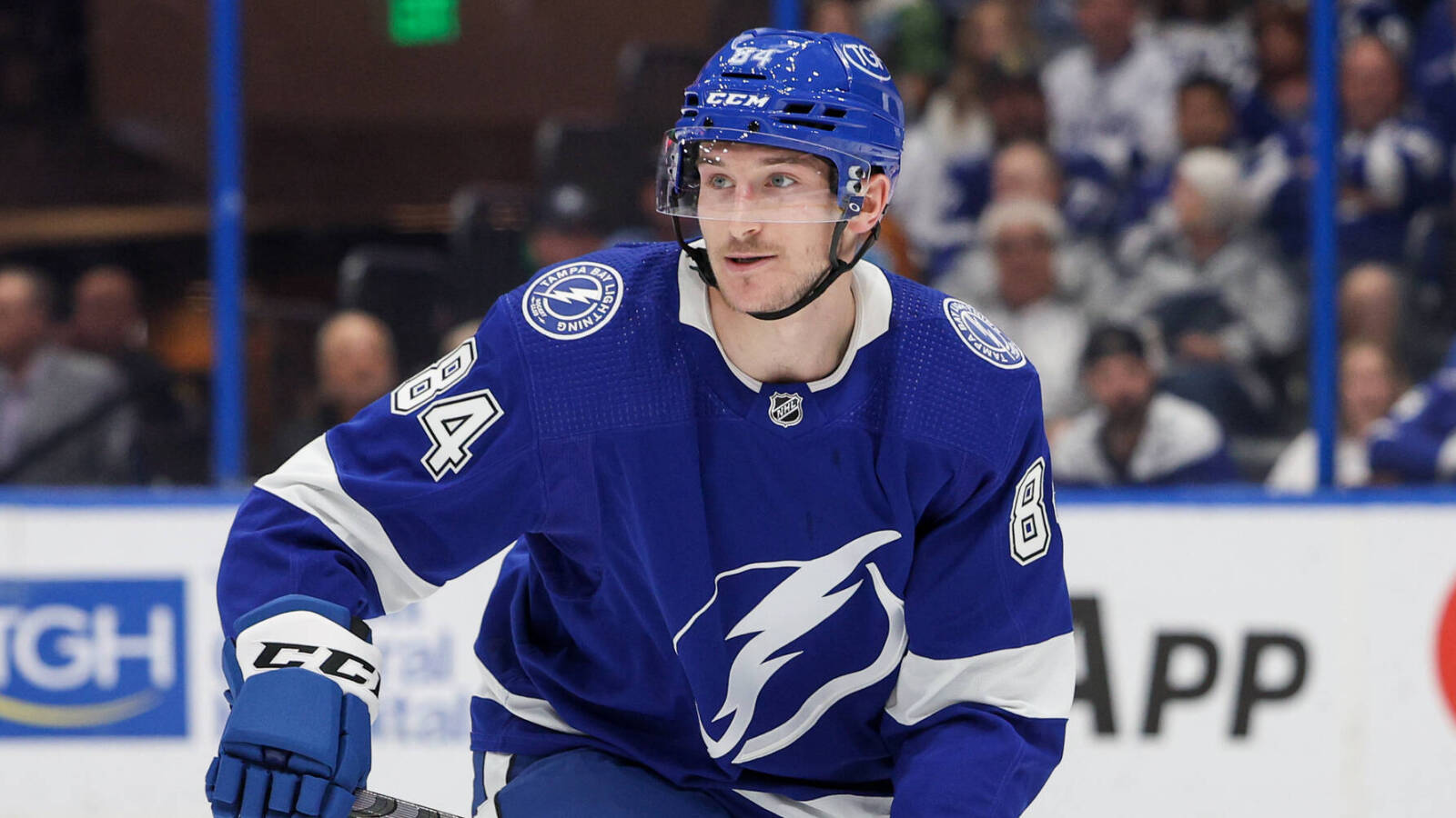 Leafs' fan ejected for climbing glass during exchange with Lightning player - Vimarsana News