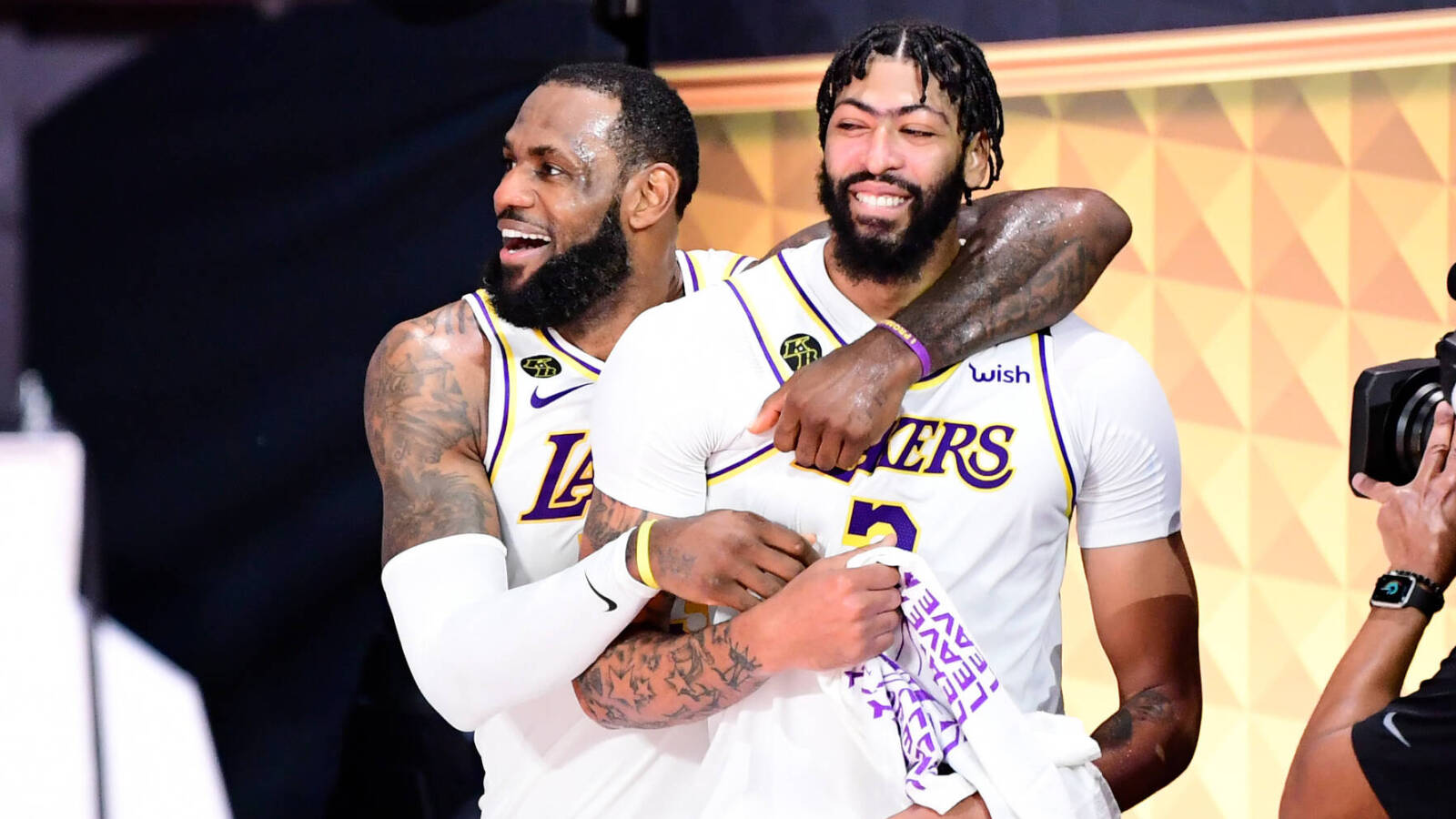 LEBRON James Champion 2020