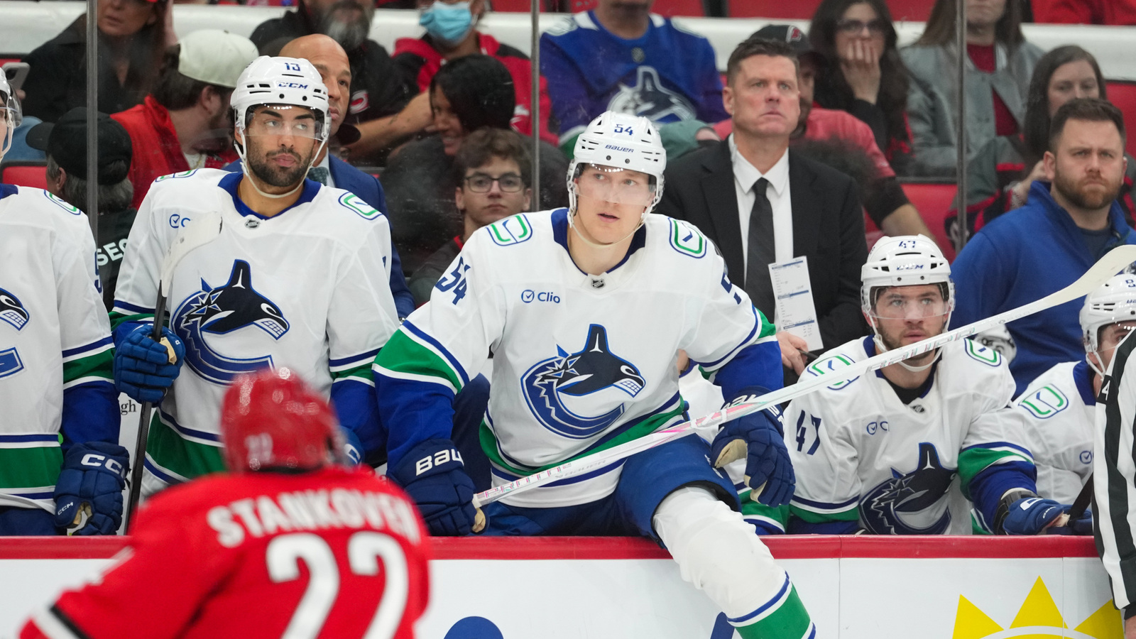 Why did Canucks fans rate Aatu Räty higher than the rest of the league?