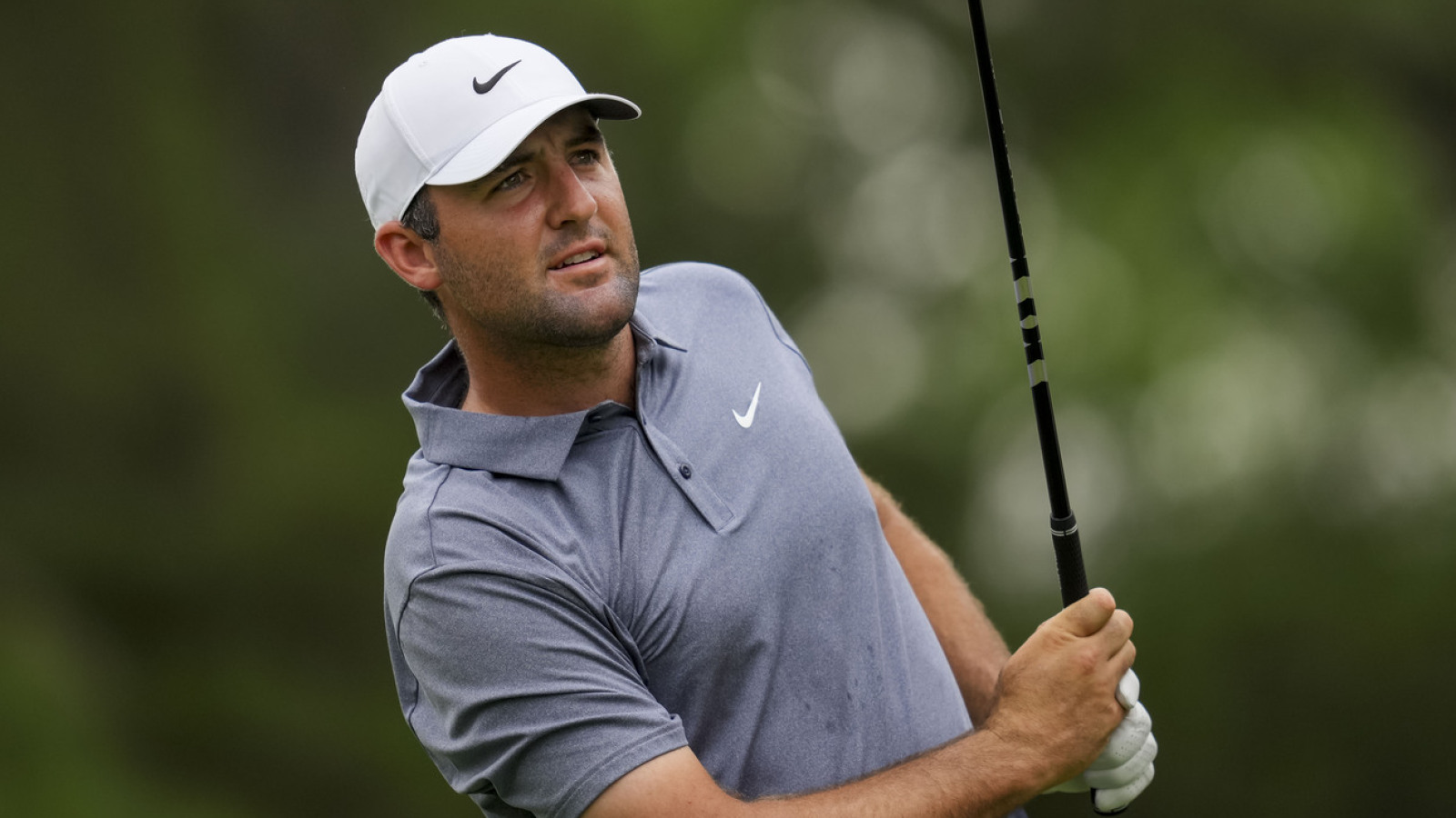 https://www.yardbarker.com/media/8/5/85f52c99c1af9bdf5b6ce7fe5ac00c2279d7d3e0/thumb_16x9/scottie-scheffler-surges-on-day-2-pga-championship.jpg?v=1