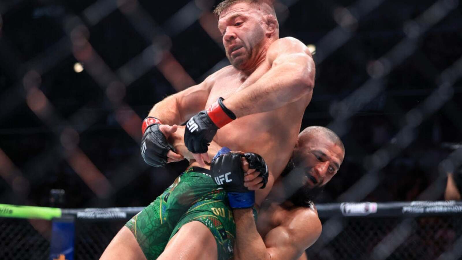 Khamzat Chimaev’s $200,000 call for Olympic gold medalist answered by RAF Wrestling champion