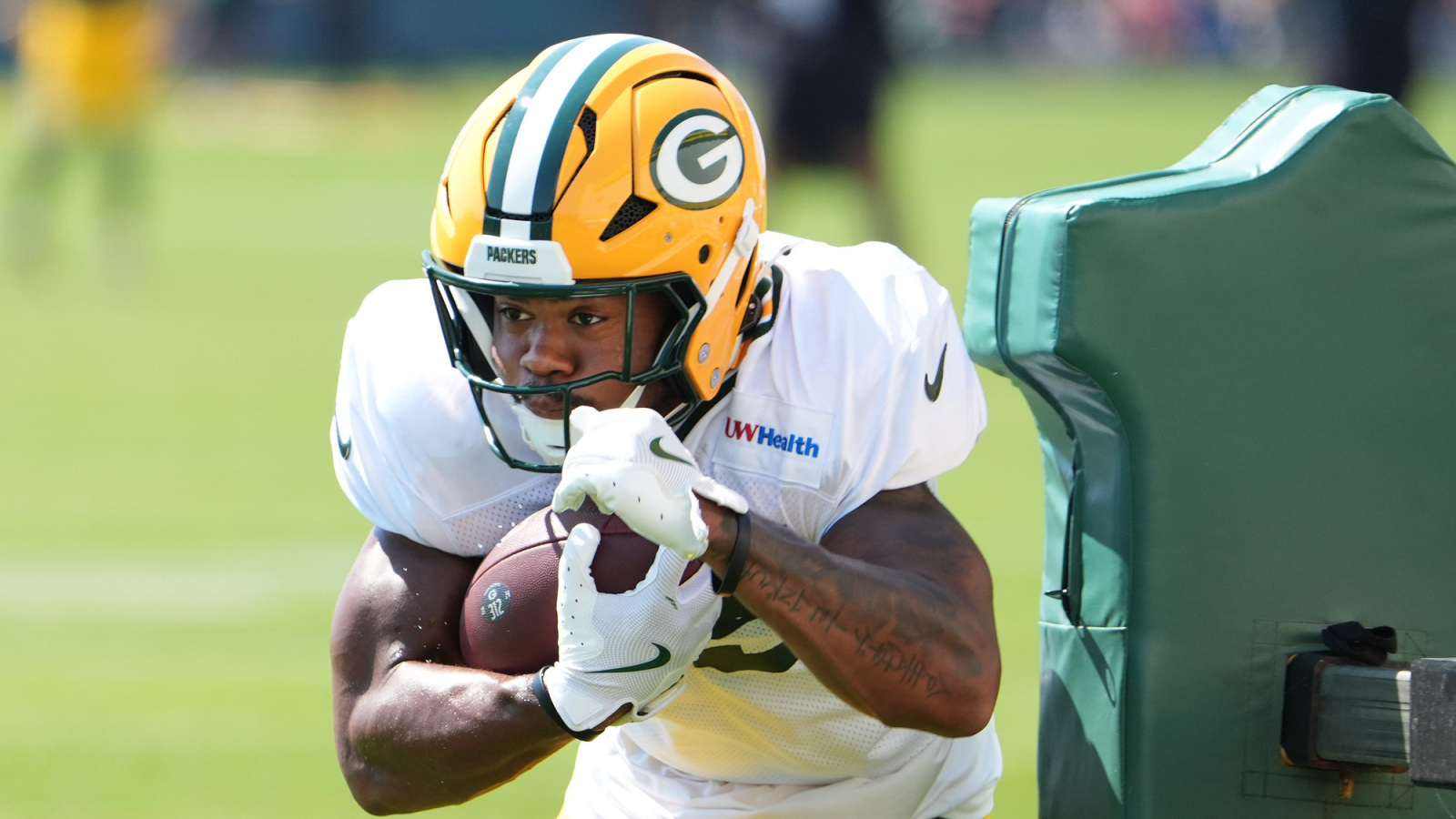https://www.yardbarker.com/media/8/6/861f1a05ec51036154d5c268a3cc2ec43aa5ba4e/thumb_16x9/nfl-placing-rb-josh-jacobs-on-commissioners.jpg?v=1
