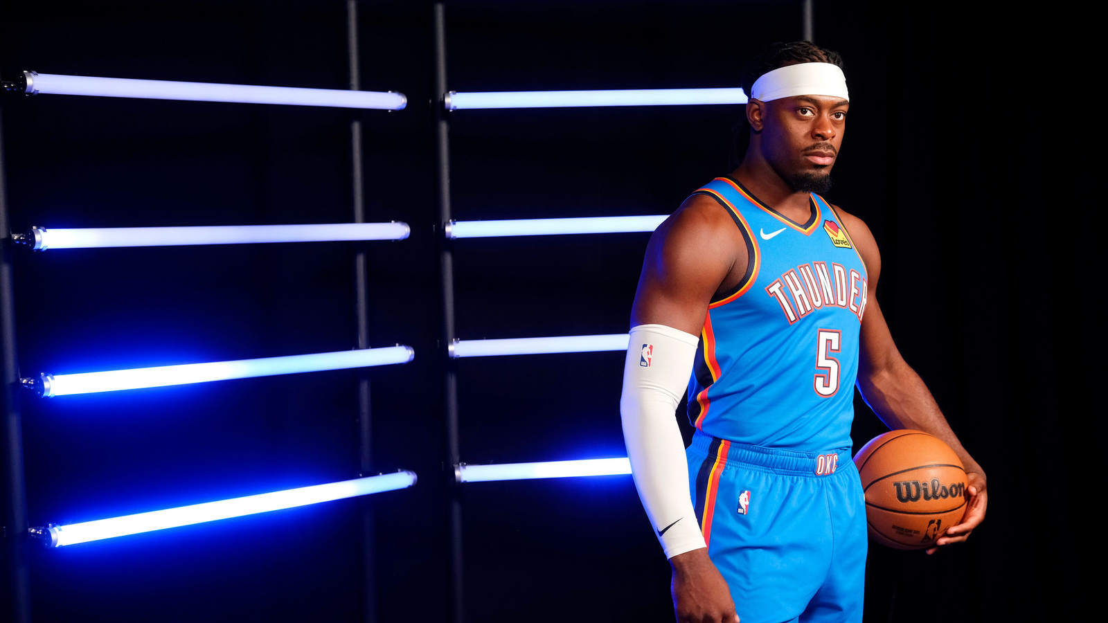 https://www.yardbarker.com/media/8/6/86c36dcca5f7d144e312e1567dd9d4f476fd988d/thumb_16x9/luguentz-dort-5-during-thunder-media-day-25-26.jpg