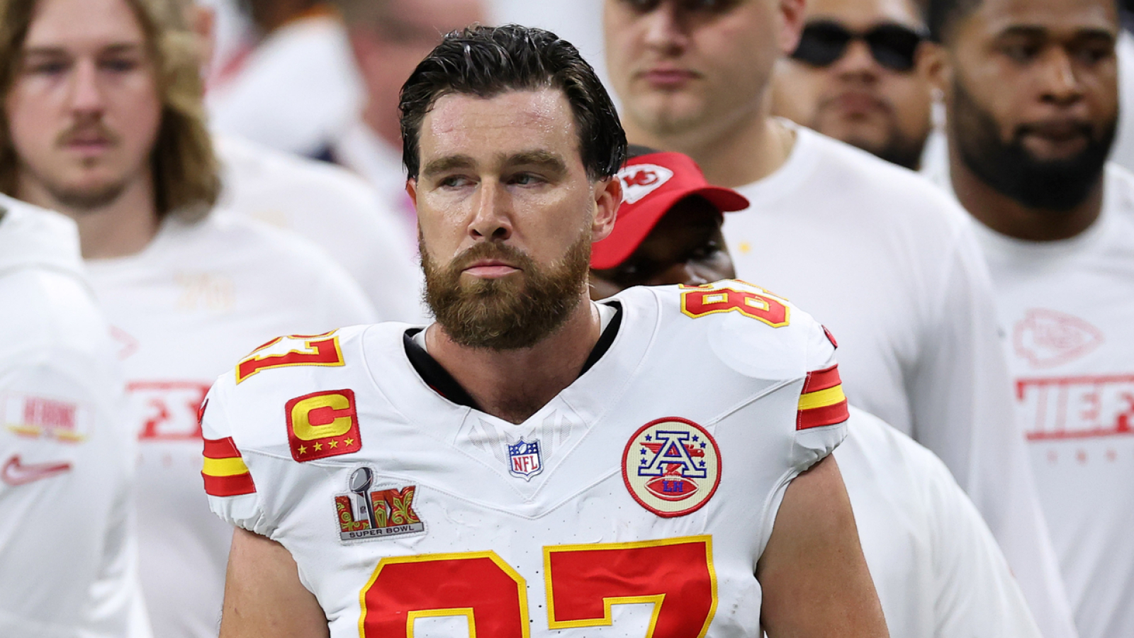 https://www.yardbarker.com/media/8/7/879e7da93fbc30321df0233ca607326ae2983d68/thumb_16x9/travis-kelce-significant-change-during-offseason.jpg?v=1