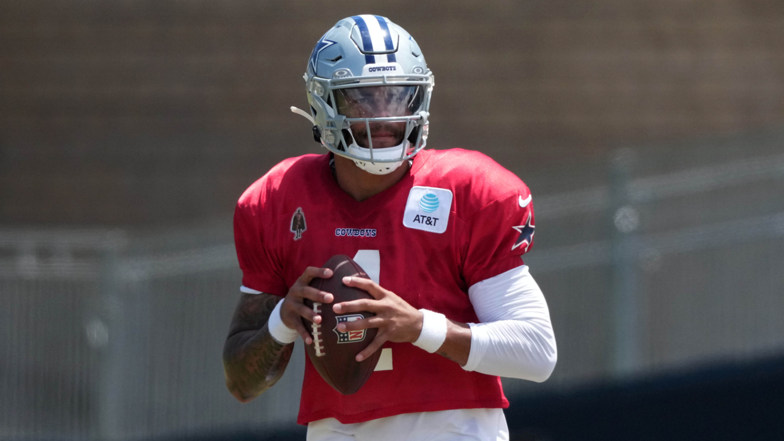 https://www.yardbarker.com/media/8/7/87cfaf26d258101ea147d5603136b997183841b2/thumb_16x9/cowboys-dak-prescott-responds-nfl-personnel.jpg?v=1
