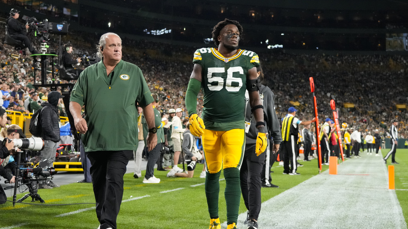 Packers LB Edgerrin Cooper carted off field vs. Buccaneers, ruled out ...