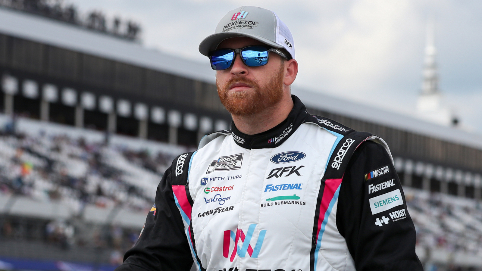 https://www.yardbarker.com/media/8/7/87dc00977bf3df73216aa3a328e61ed0280fde73/thumb_16x9/rfk-racing-dealt-nascar-playoff-heartbreak-once.jpg?v=1
