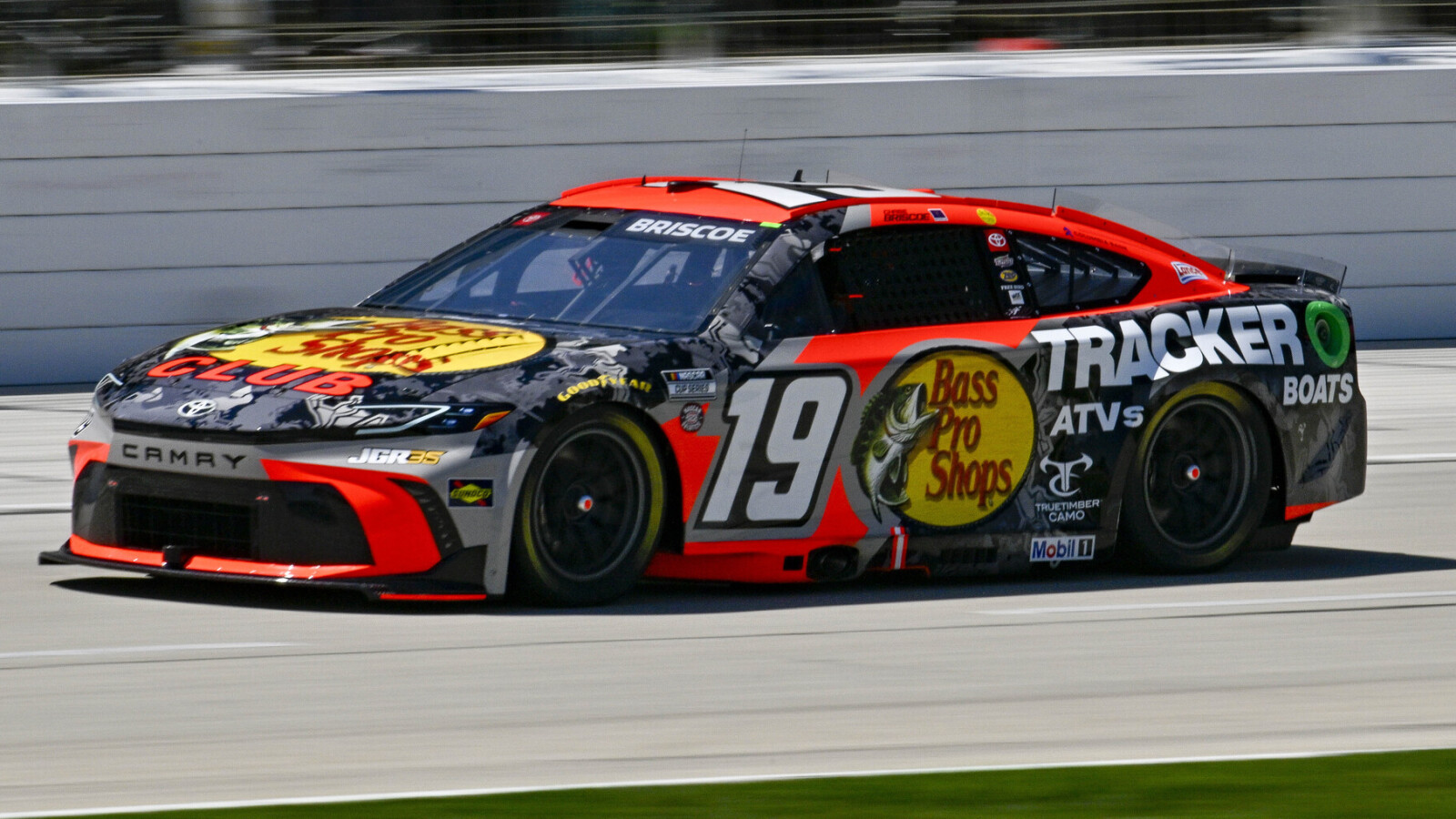 https://www.yardbarker.com/media/8/7/87dd4fbd7da9c8597e1660ca1d50eca65e1aeefd/thumb_16x9/nascar-star-race-takeaways-new-format-disappoints.jpg?v=1