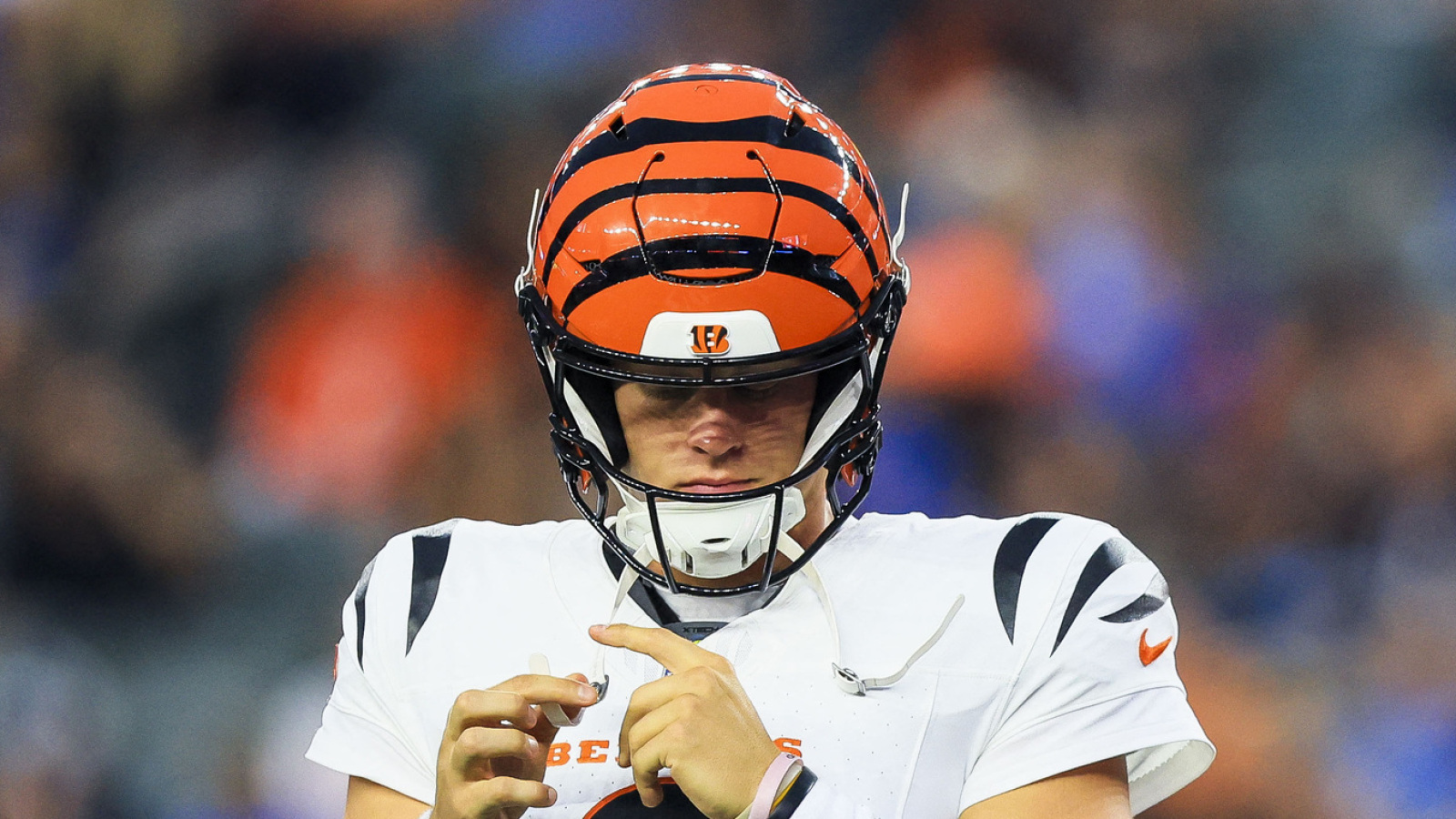https://www.yardbarker.com/media/8/8/8816d4be62cb5441949ce2df394a6ca3eaf0cf92/thumb_16x9/joe-burrow-makes-big-admission-worrisome-injury.jpg?v=1