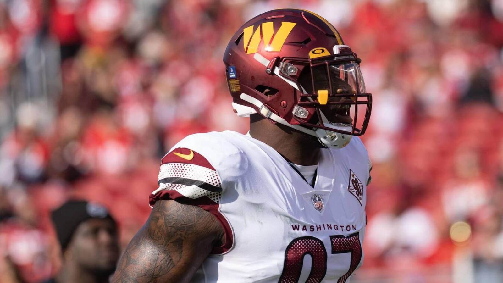 Commanders re-sign veteran edge-rusher | Yardbarker