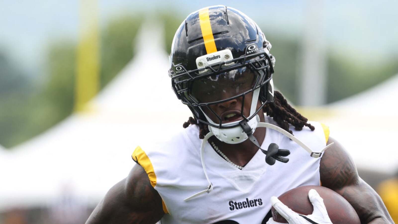 Valuable draft pick's time in Pittsburgh might be over before it started after Steelers' first preseason game and latest practice