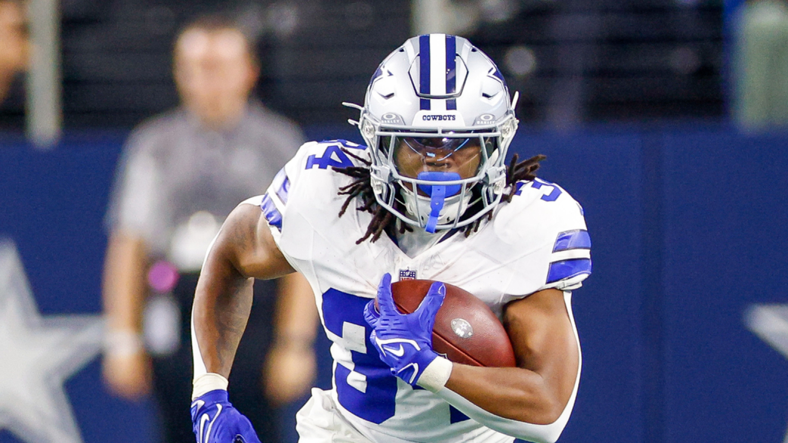 https://www.yardbarker.com/media/8/8/88b70dea7388f71ced13dd4c458676c223cf1c92/thumb_16x9/hyped-cowboys-rookie-rough-start-his-nfl-career.jpg?v=1