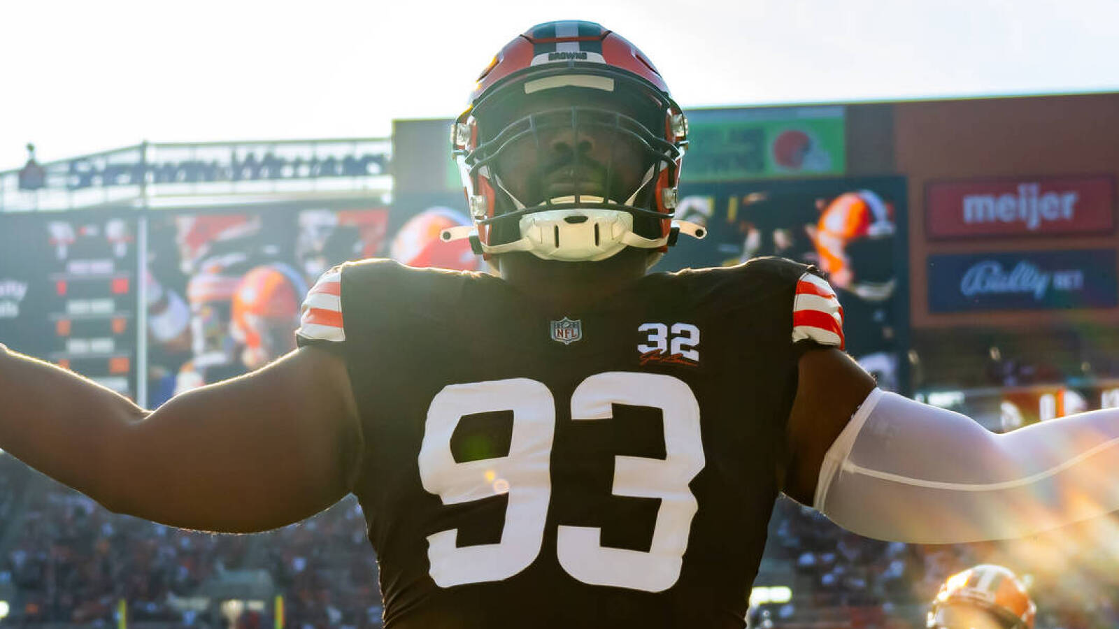 Browns to re-sign veteran DT
