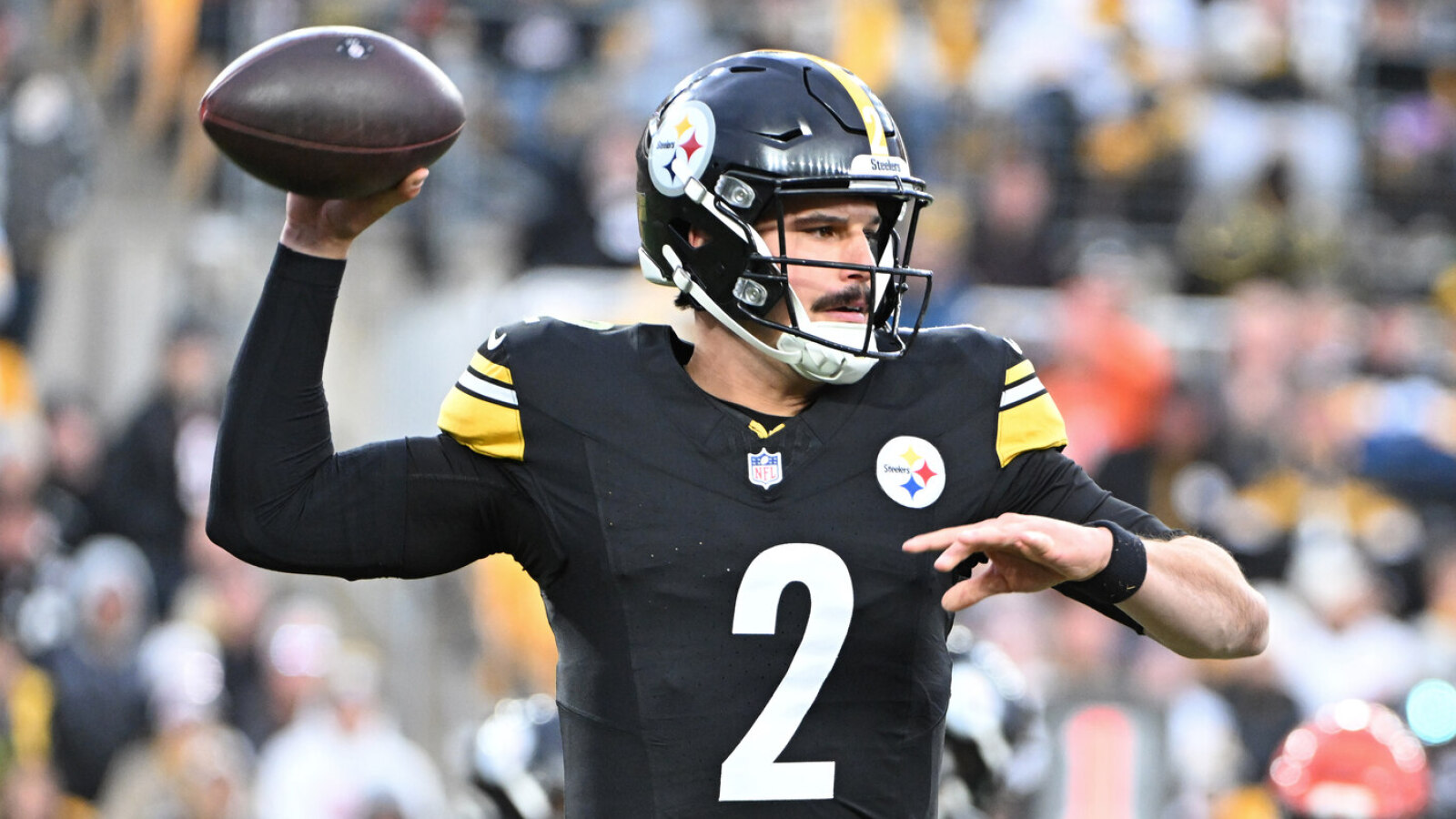 https://www.yardbarker.com/media/8/8/88d8b2a15cae00cda1a4cb34781893fd92f2d32b/thumb_16x9/mason-rudolph-shouldnt-odd-man-out-steelers-qb.jpg?v=1