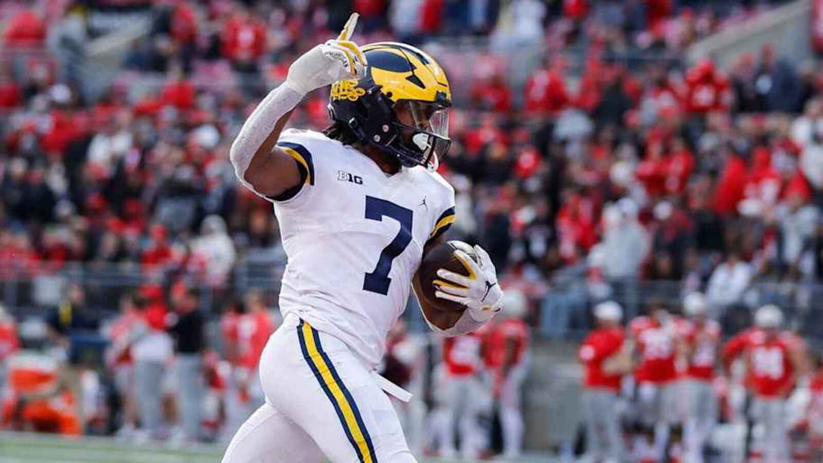 Michigan vs. Illinois score prediction by expert college football model