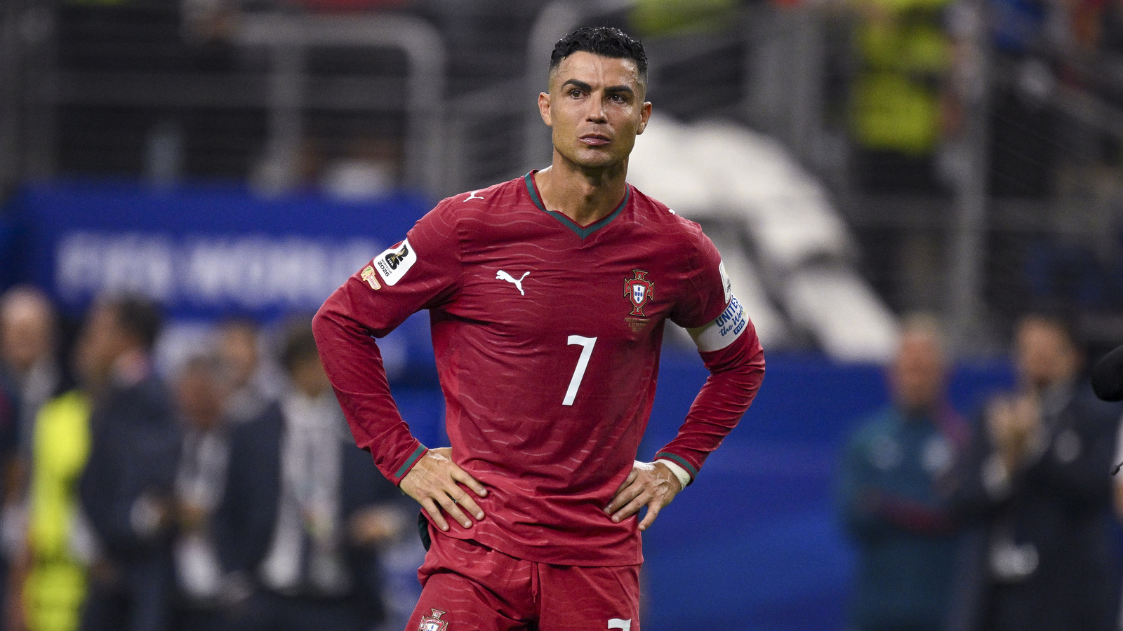 Cristiano Ronaldo Officially Signs Barcelona Goalkeeper Yardbarker