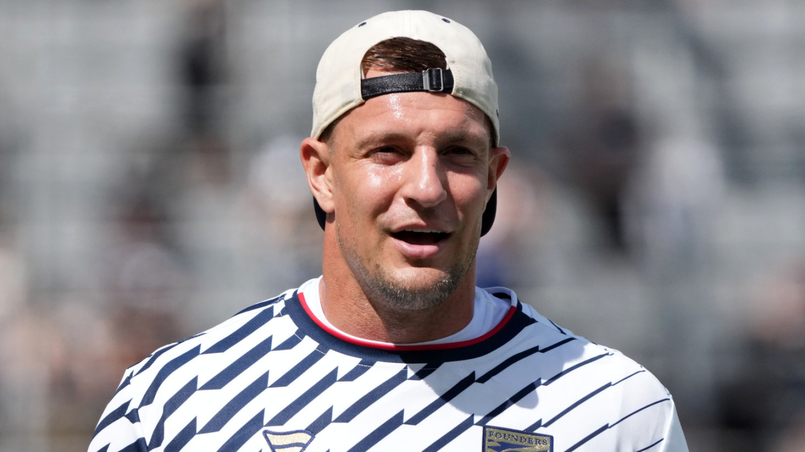 https://www.yardbarker.com/media/8/9/8986bbd0f61d36ef0b69adc8468ea51fa20739d7/thumb_16x9/gronkowski-shares-surprising-revelation-pats.jpg?v=1
