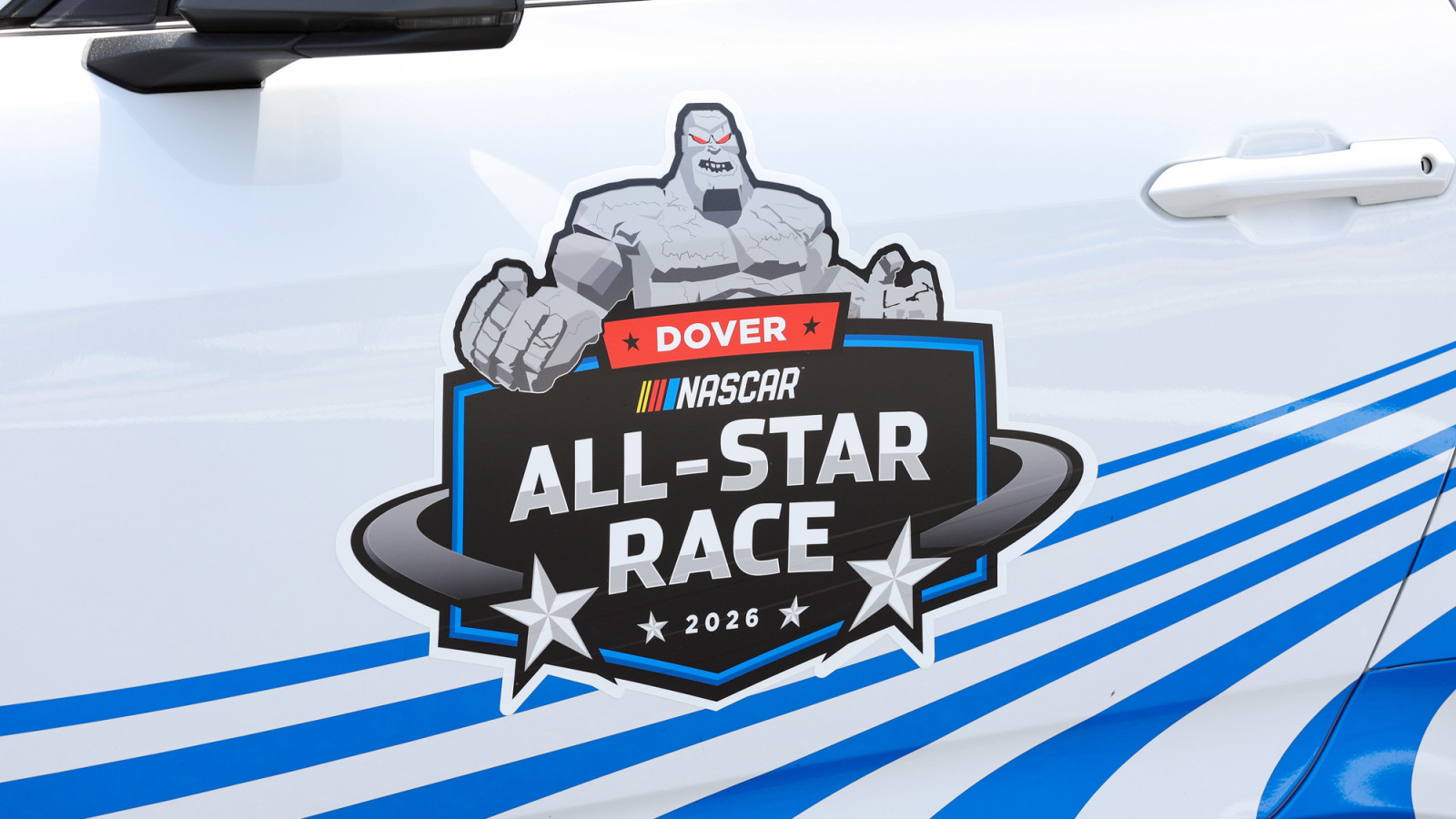 https://www.yardbarker.com/media/8/9/898c0da624751131554b724a72bb457cba06638e/thumb_16x9/glaring-problem-nascar-star-race-rears-head-early.jpg?v=1
