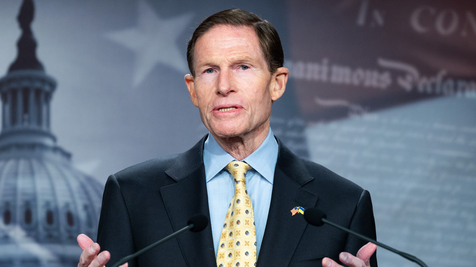 Senator has surgery after fracturing leg at UConn parade | Yardbarker