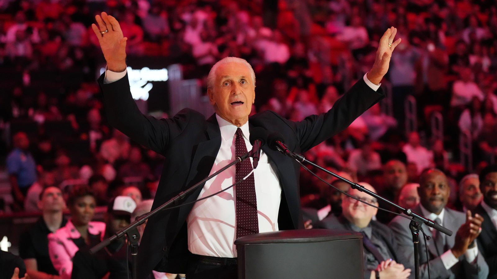 Pat Riley reveals why he let 2 of his Knicks fight one another | Yardbarker