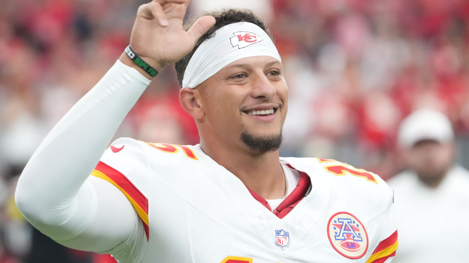 https://www.yardbarker.com/media/8/9/89d117f5e395b6ee05f27352a95806465992dd1a/thumb_16x9/tom-brady-gives-chiefs-patrick-mahomes-ultimate.jpg?v=1