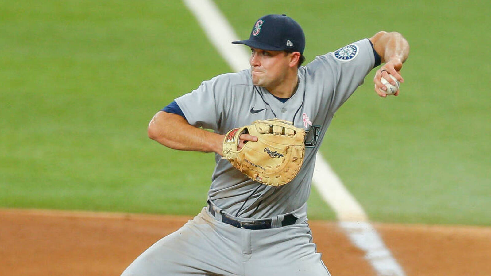 Mariners first baseman to miss significant time with groin strain - Vimarsana News