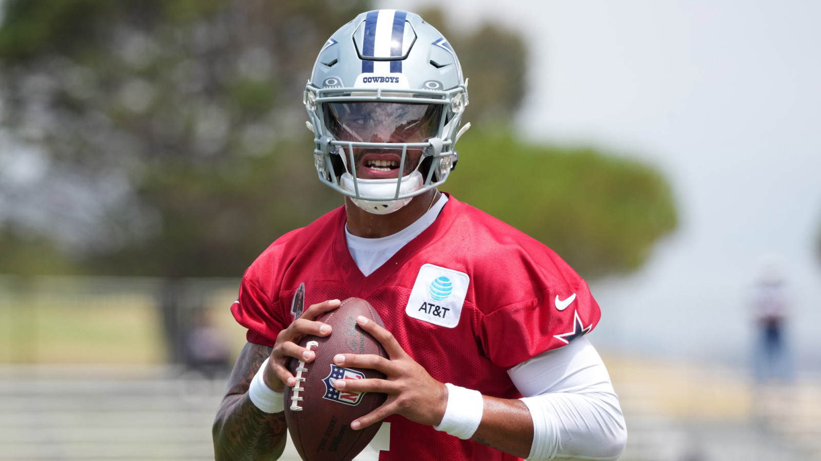 https://www.yardbarker.com/media/8/9/89f5d2bdec36dacb44fbc2d8953afc95eab2fa52/thumb_16x9/cowboys-social-media-team-misses-mark-on-dak.jpg?v=1