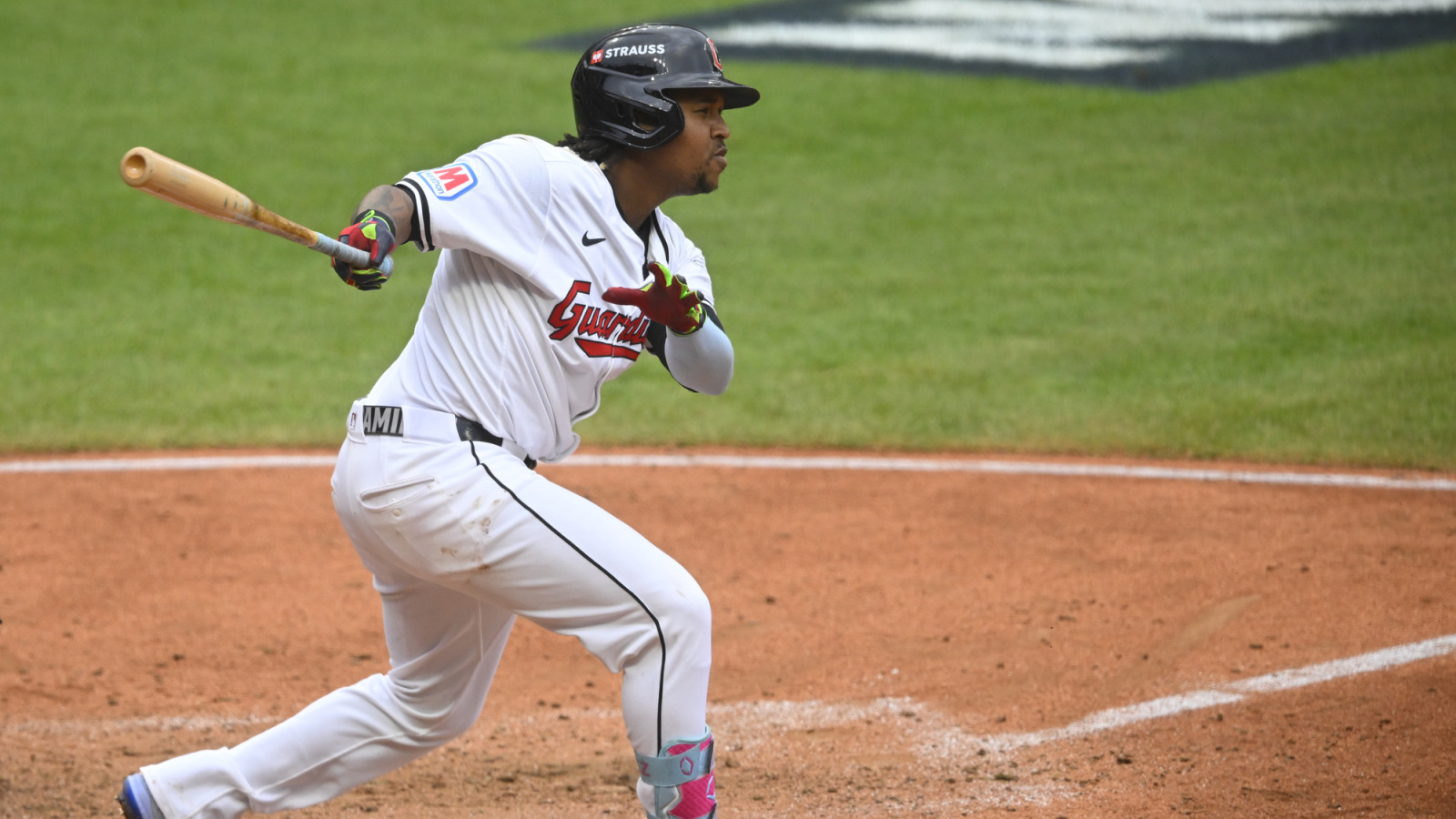 Boston radio station announces new midday and afternoon shows