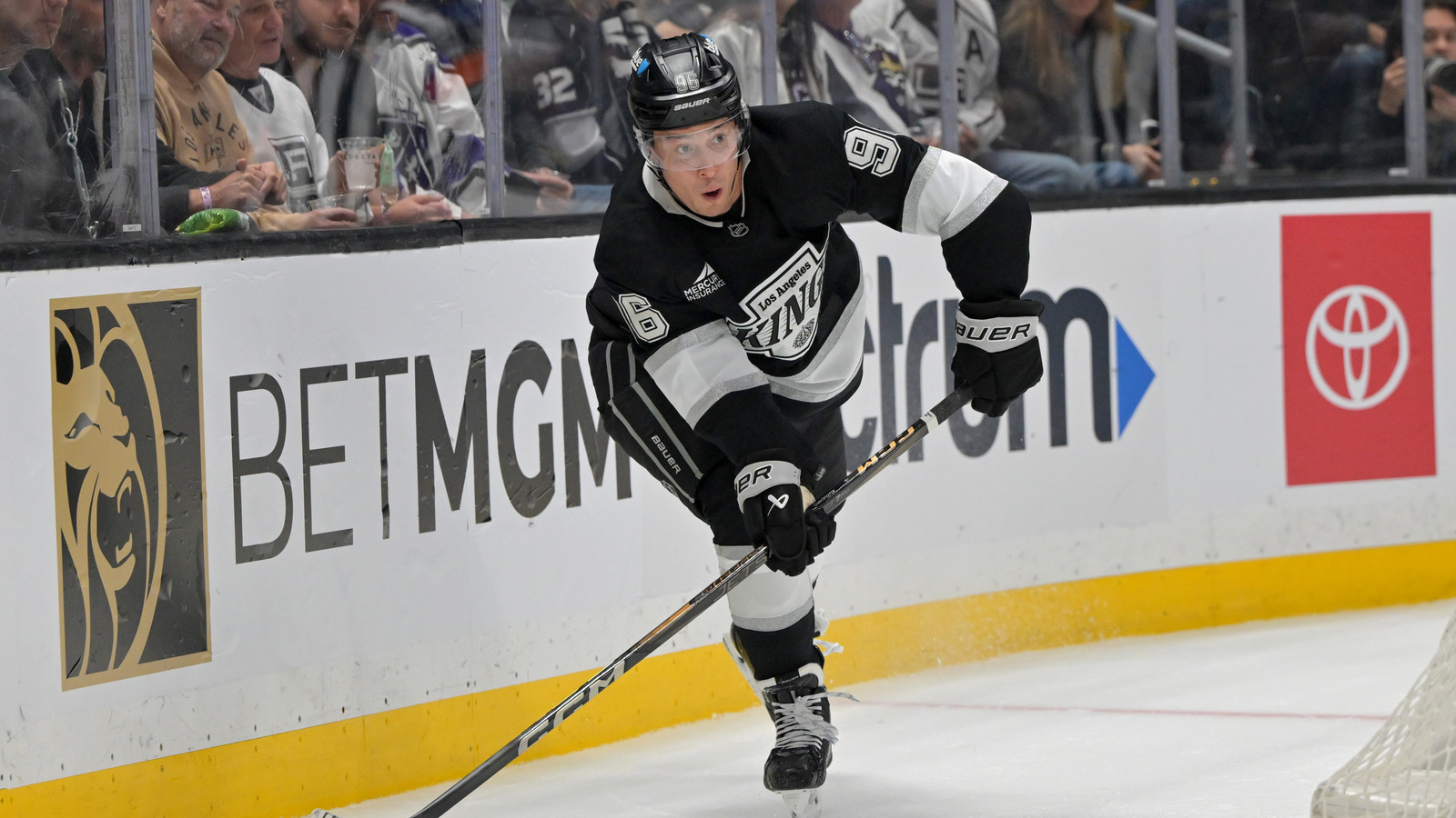https://www.yardbarker.com/media/8/a/8a6e21f1e2e2c01fbb9b29e397e5bc6eca8c8d30/thumb_16x9/kings-sign-trade-deadline-acquisition-one-year.jpg