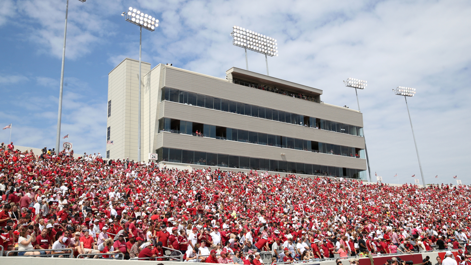https://www.yardbarker.com/media/8/a/8a73d03c4b3afc163913302f53860489baabd979/thumb_16x9/arkansas-vs-arkansas-state-fitting-potential-last.jpg?v=1