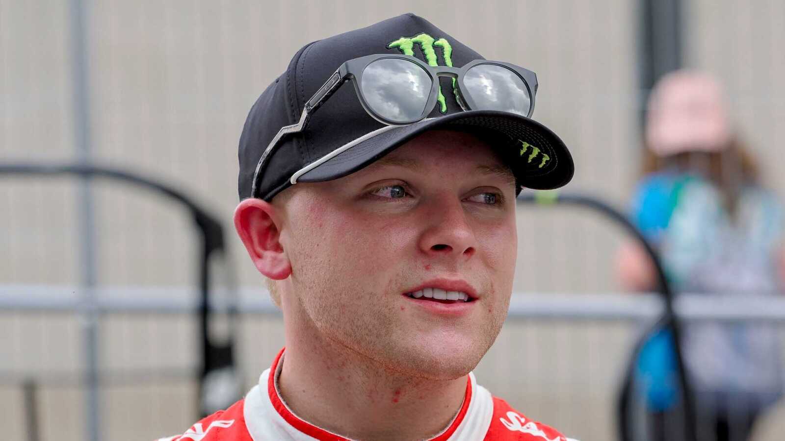 https://www.yardbarker.com/media/8/a/8a8081ab00e7c253921f70c4ca6e05d0571c017e/thumb_16x9/ty-gibbs-paces-nascar-cup-series-practice-las.jpg?v=1