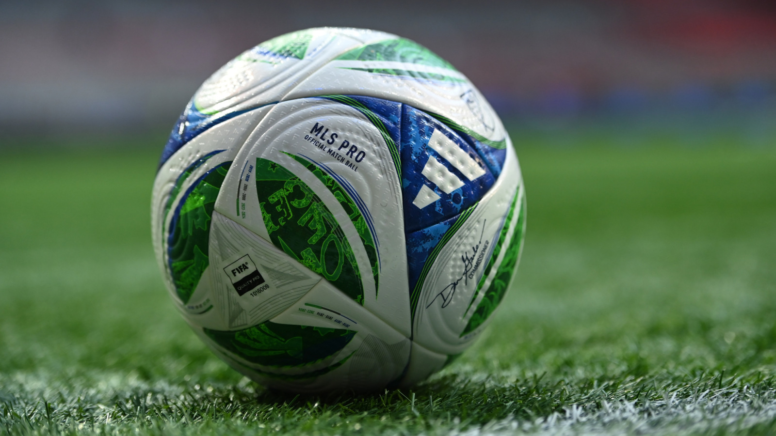 Arsenal & Man United want player with 'rare blend of street smarts and sophistication'