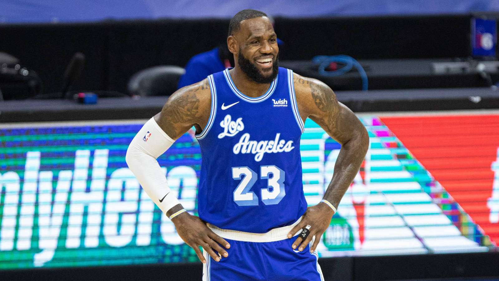 LeBron James complaints could cause NBA to ditch sleeved jerseys – New York  Daily News
