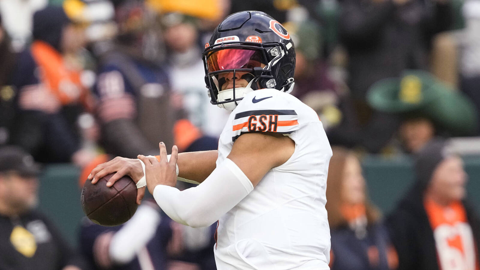 Steelers' Justin Fields laughs off silly, controversial idea - Vimarsana News