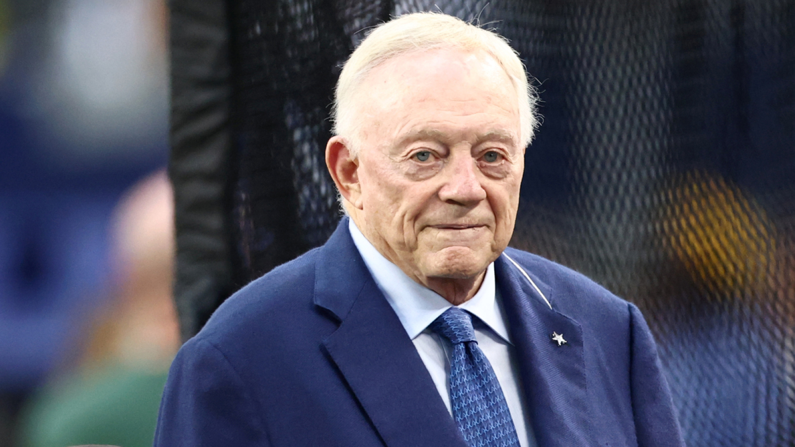 https://www.yardbarker.com/media/8/b/8b556b6652a32aa7c4a246b72cf5452336c2bf79/thumb_16x9/potential-cowboys-dolphins-trade-makes-plenty.jpg?v=1