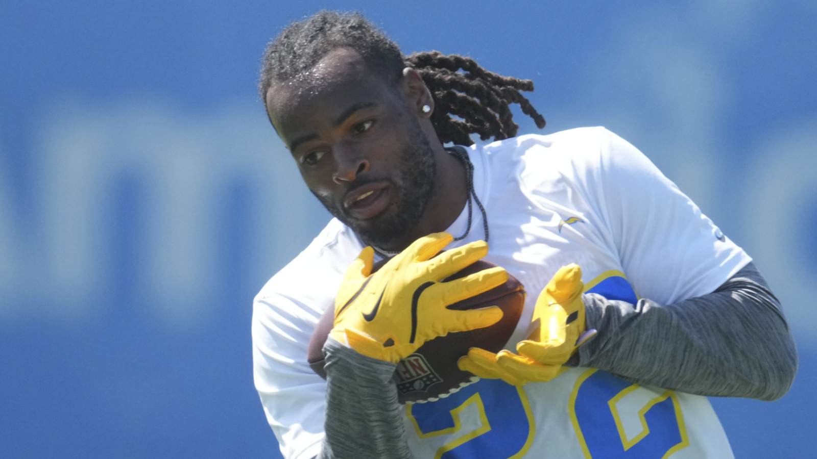 https://www.yardbarker.com/media/8/b/8b80efecbef0b76c5080f195e2756867e3afb7f1/thumb_16x9/giants-harris-signing-raises-obvious-skattebo.jpg?v=1