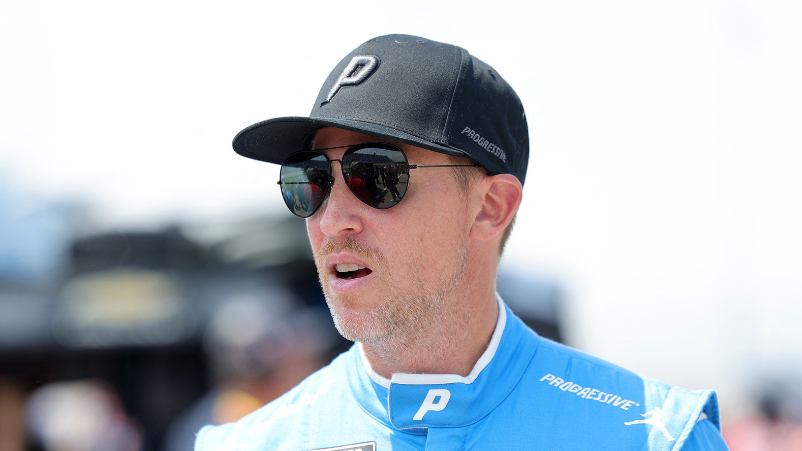 https://www.yardbarker.com/media/8/b/8b937b9923f7231336c69f627e9755e852ad46ac/thumb_16x9/denny-hamlin-sweating-possibility-retiring.jpg?v=1