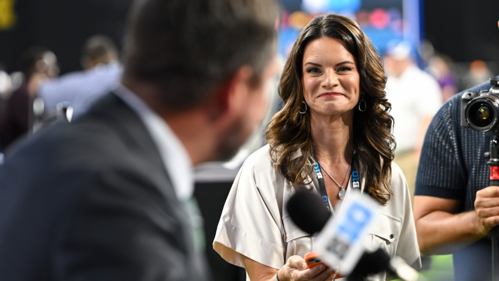 ESPN's Heather Dinich Is Outraged By The AP Top 25 Poll | Yardbarker
