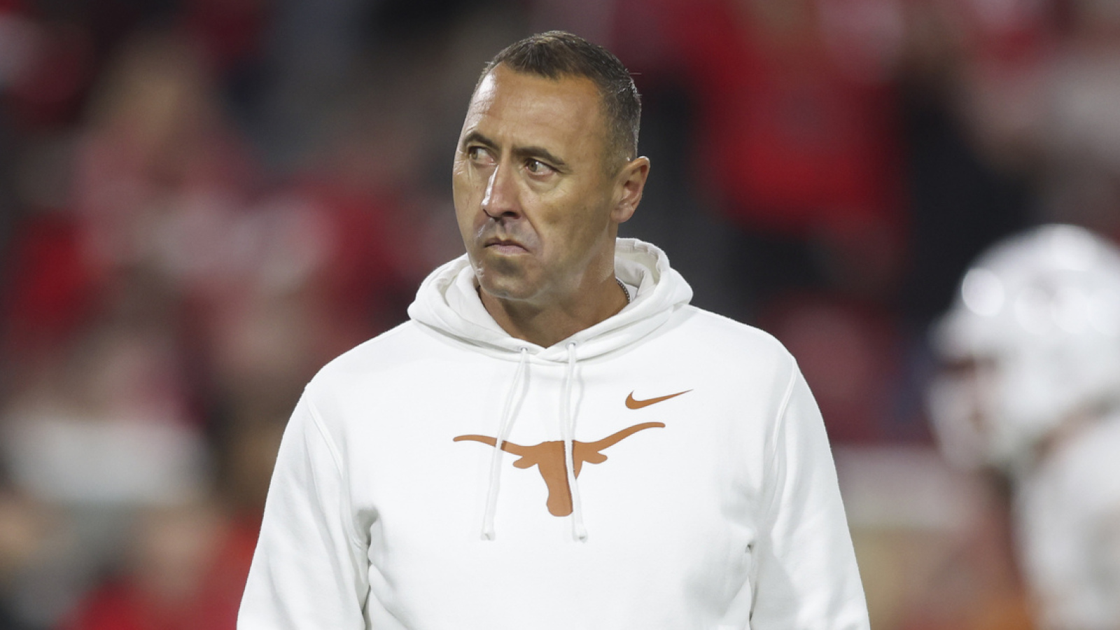 https://www.yardbarker.com/media/8/c/8c742cc948bca03bab7197ecf66464bd02537e61/thumb_16x9/steve-sarkisian-insults-sec-rival-latest.jpg?v=1
