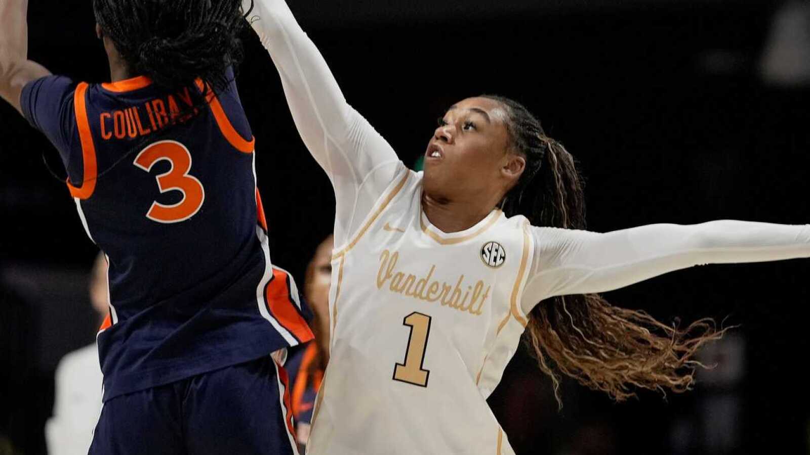 https://www.yardbarker.com/media/8/c/8c81343a659473ce3ccb53a45369061d5dae1a04/thumb_16x9/five-takeaways-ap-top-25-womens-basketball-poll.jpg?v=1
