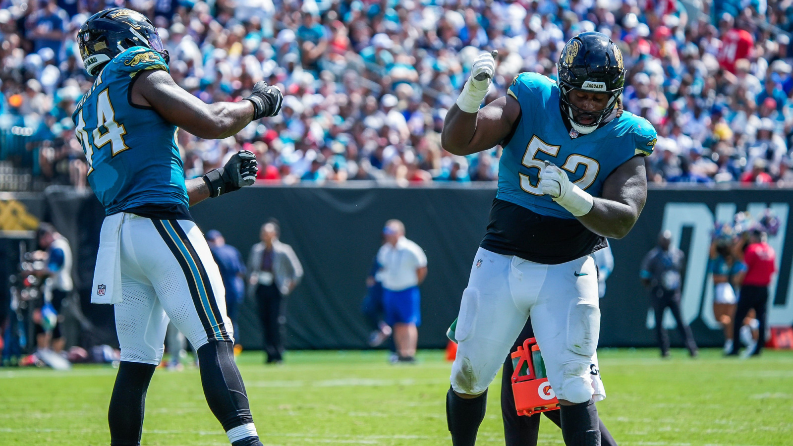 Jaguars Long Snapper Injury Brings Defensive Tackle In as Replacement ...