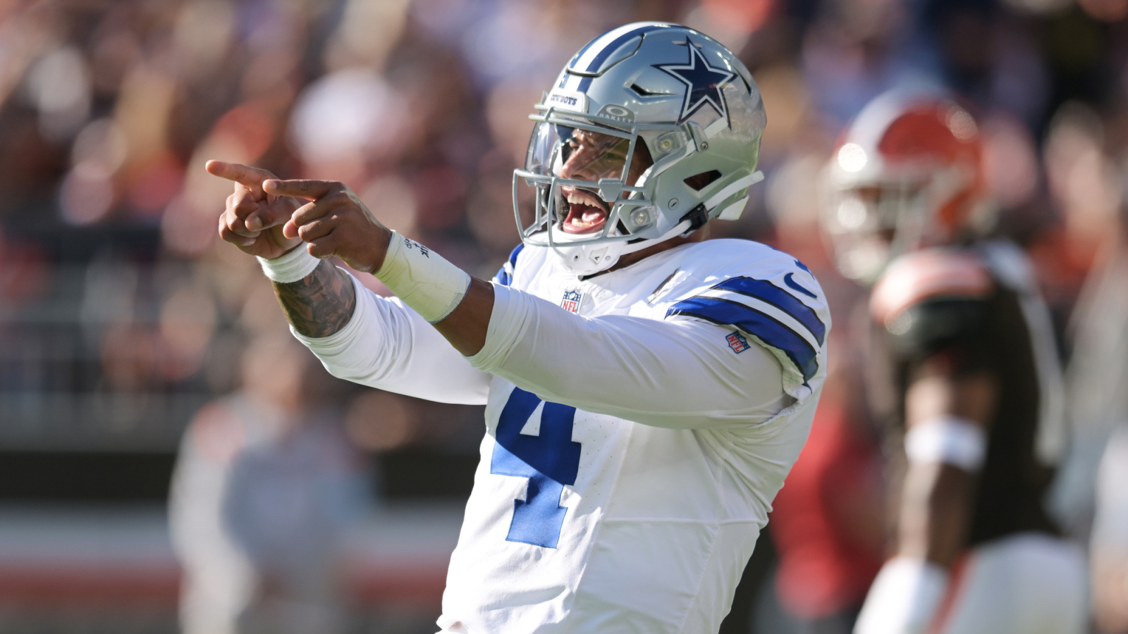https://www.yardbarker.com/media/8/c/8cb2e13798a2f1d64a0ce20bd505ea46907294c0/thumb_16x9/nfl-completion-leaders-season-quiz.jpg?v=1