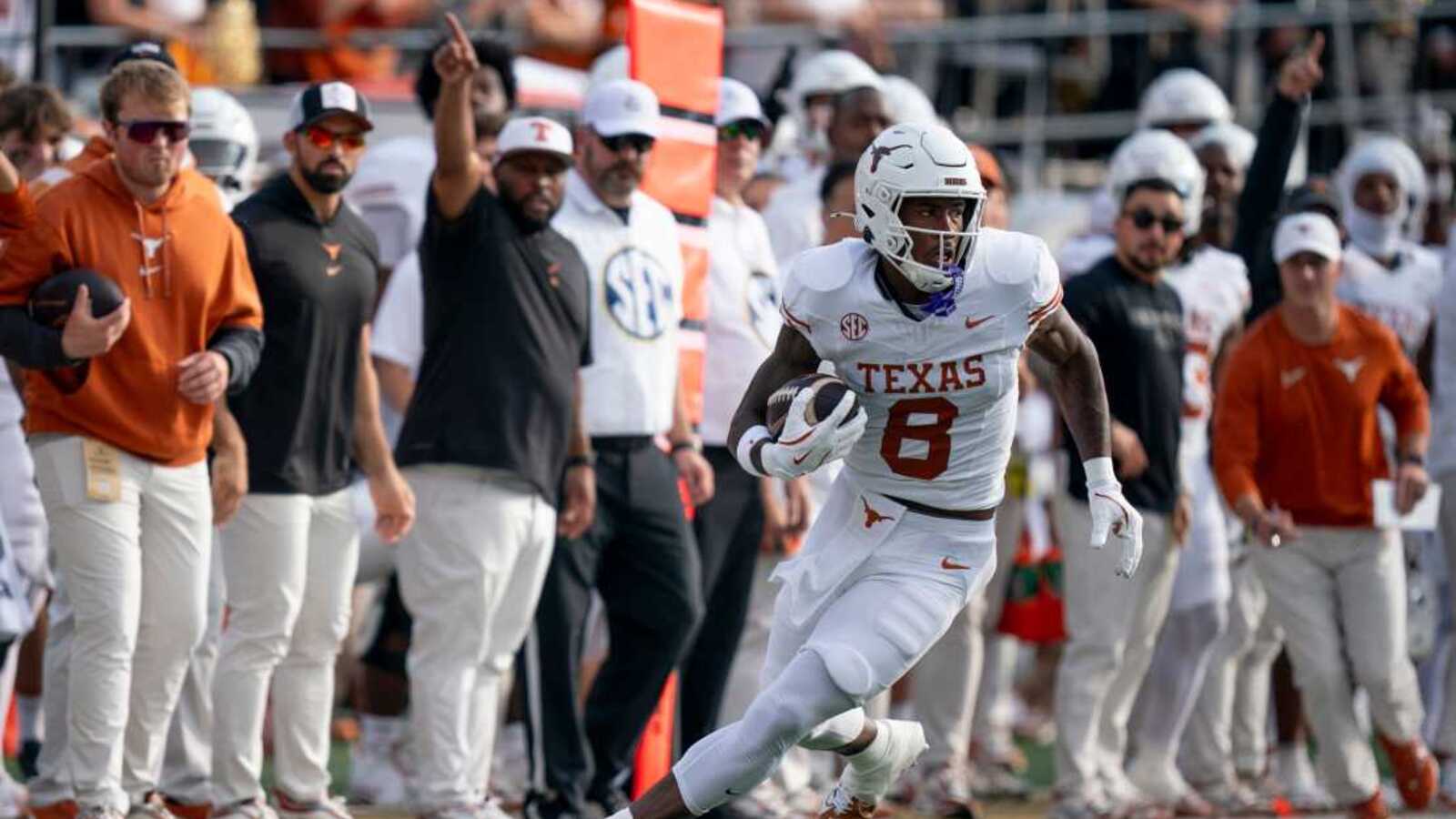 Texas Tight End Transfer Commits to Major Rival After Just One Season ...