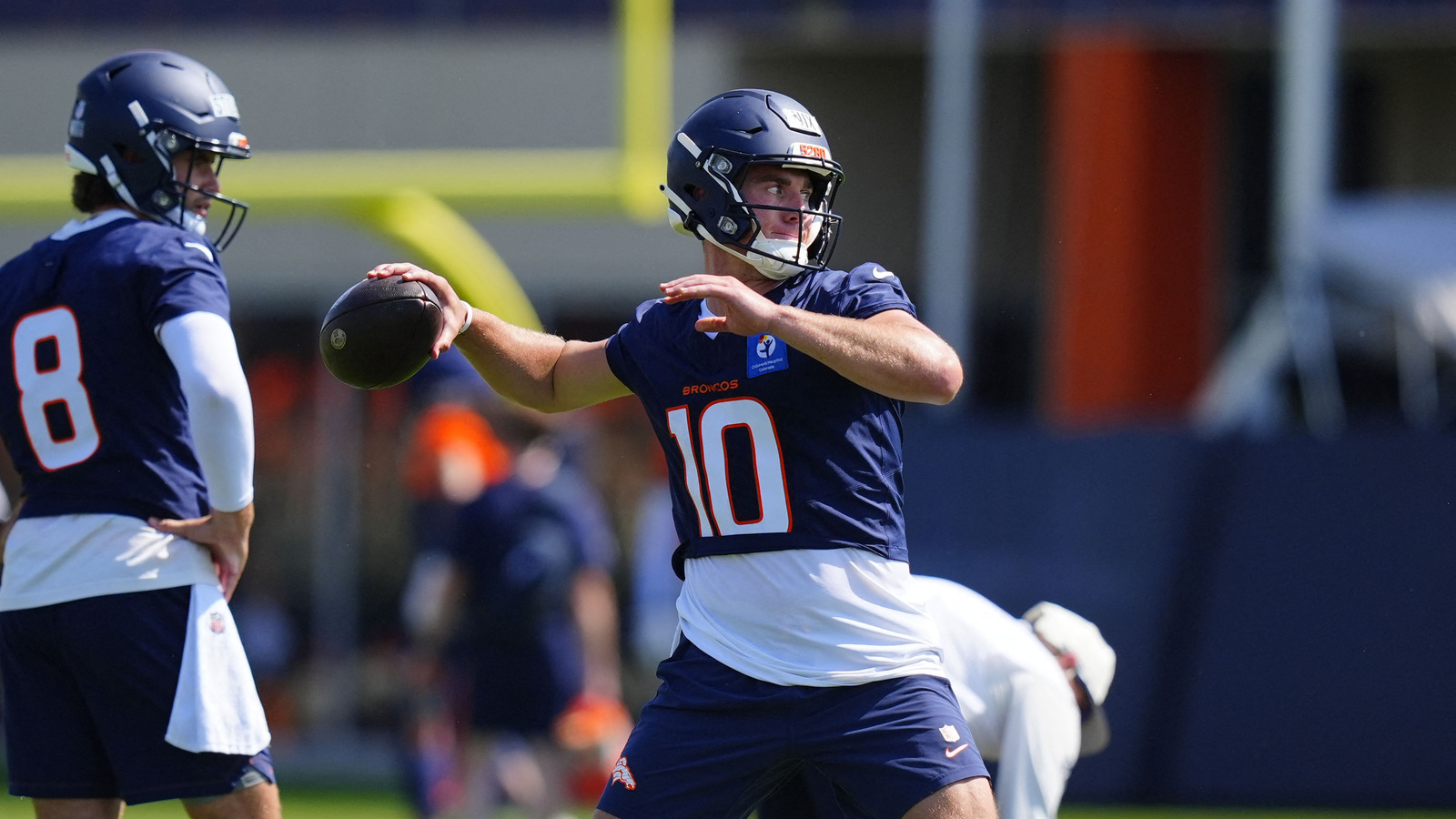 https://www.yardbarker.com/media/8/d/8db8e6a07cee4c897dea4aae21898505dfc07be0/thumb_16x9/broncos-qb-bo-nix-injury-change-he-plays.jpg