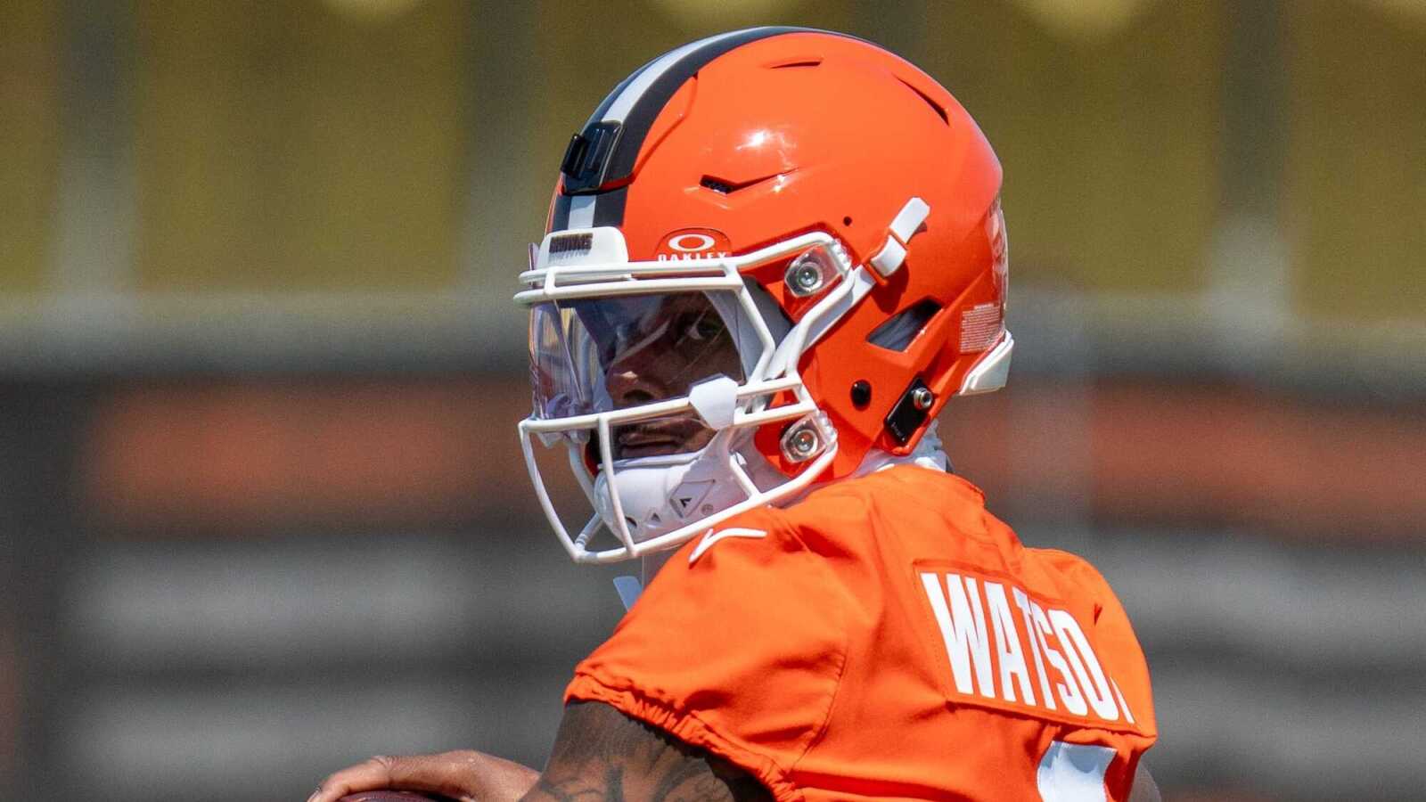 https://www.yardbarker.com/media/8/d/8df921937de7718a1579dfca3c03a21c3dba3a11/thumb_16x9/nfl-gm-wild-theory-latest-update-on-browns.jpg?v=1